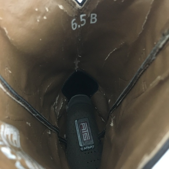 Ariat Women’s Distressed Brown Leather Studded Cowboy Boots Size 6.5 - Picture 9 of 9